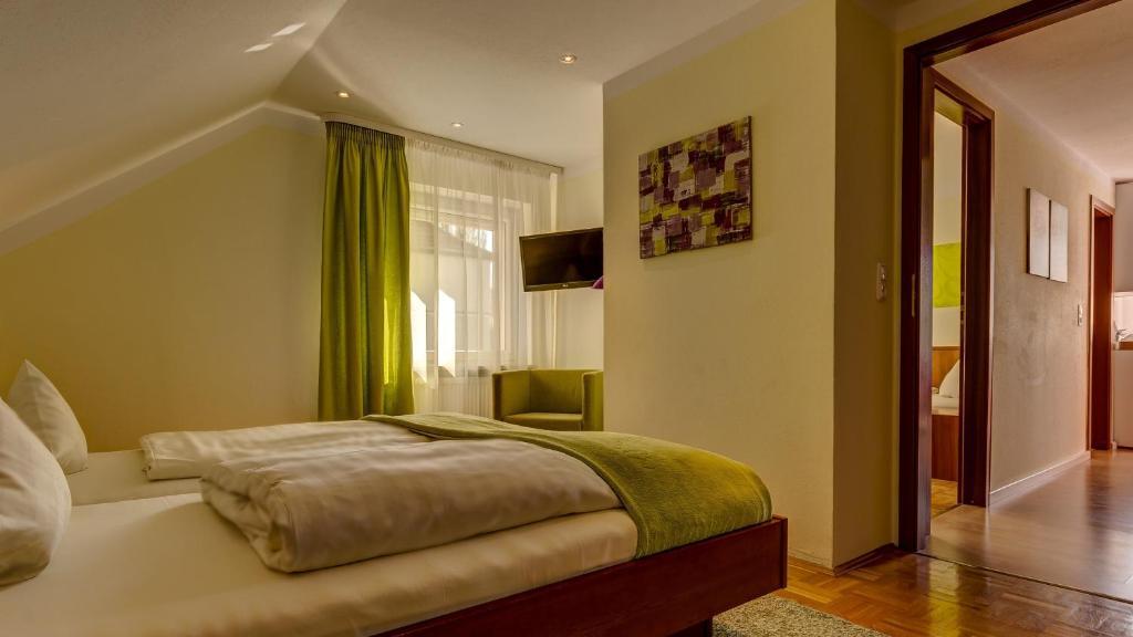 Hotel Restaurant Weihenstephaner Stuben Λάντσχουτ Δωμάτιο φωτογραφία